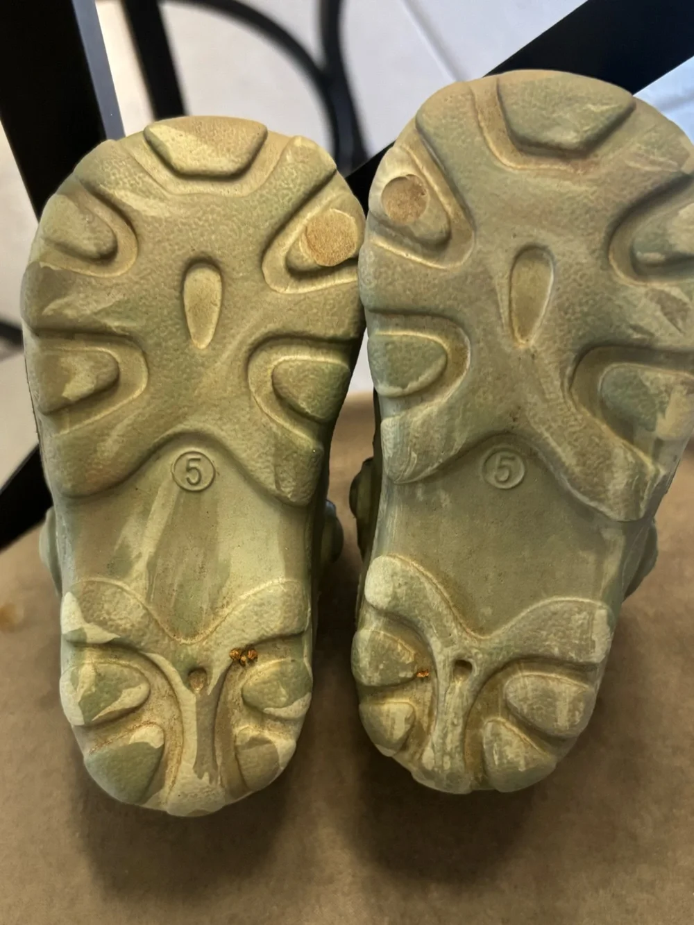 Size 5 Baby Deer camouflage slip on waterproof breathable Clog.  In EUC!